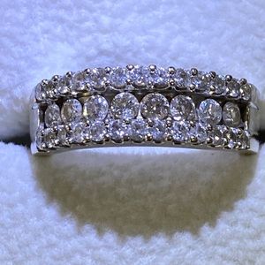1 CT. DIAMOND ANNIVERSARY RING, 14 KT. WHT GOLD